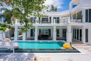 Divertida, Pool Villa