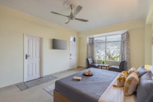 Alaya Stays 3 BHK on the First Floor with Gazebo - Walnut Stays