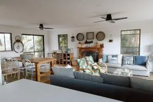 Luxe Farmstay, Main House and Brand New Tiny Home, Animals and Views! - Booloumba