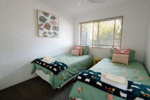 Luxe Farmstay, Main House and Brand New Tiny Home, Animals and Views!