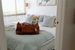 Luxe Farmstay, Main House and Brand New Tiny Home, Animals and Views!