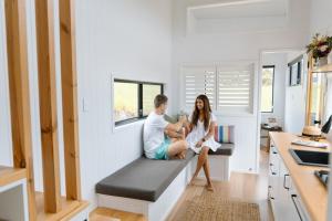 Luxe Farmstay, Main House and Brand New Tiny Home, Animals and Views!