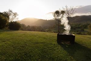 Luxe Farmstay, Main House and Brand New Tiny Home, Animals and Views!