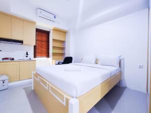 Cozy Studio at 9th Floor Paltrow City Apartment By Travelio