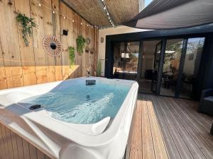 Appartements L echappee Remoise, jacuzzi proche caves champagne : photos des chambres