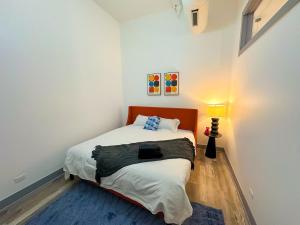 Luxury 6BR Suite with Pool Table Sleeps 12 Perfect for Group Stay Near McCormick Place, Grant Park and Soldier Field