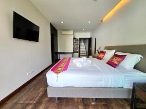 Modern 3-Bedroom Townhome in Kamala