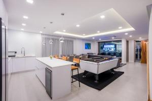 Tropicana, Luxe 8 bedrooms Villa