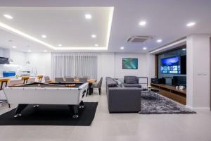 Tropicana, Luxe 8 bedrooms Villa