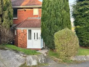 Cosy 3-Bed Retreat - Garden Parking & Bbq - Lickey End