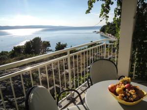Apartment 3785-2 for 3 Pers in Baska Voda