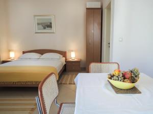 Studio apartment 3785-3 for 2 Pers in Baska Voda