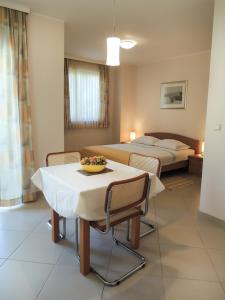 Studio apartment 3785-3 for 2 Pers in Baska Voda