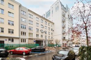 Wilcza City Centre Cosy Apartment by BookingHost