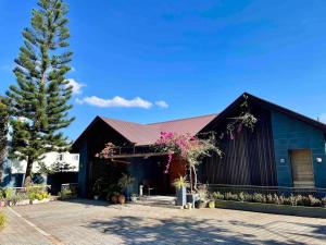 Anthill Tagaytay, with view of Taal, pool & elevator