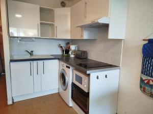 Studio cabine avec accès direct piscine collective et plage - 4FR503