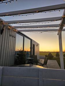 Cozy Hut with the included Hot Tub-Prime Rentals