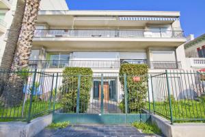 CARIATIDES STUDIO - PROMENADE HOLIDAY