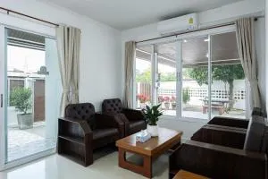 Corner Home - Bān San Pu Loi