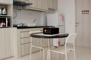 Warm and Cozy Studio at Azalea Suites Apartment By Travelio