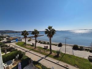 Studio 19m2 classé 1, vue sur étang de Thau, 200m des cures, 2eme Étage sans ascenseur