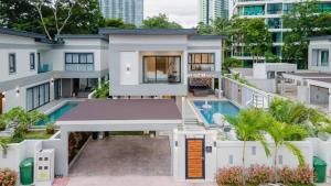 Luxe Villa Crescent Jomtien