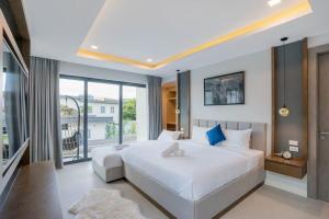 Luxe Villa Crescent Jomtien