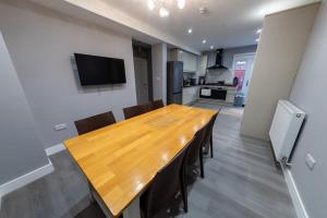 Room in Apartment - Stylish Apartment with Private Room and Facilities