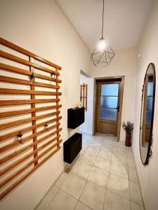 просторен и уютен двустаен в Долен Лозенец - кварталът на артистите