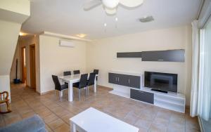 Adosado familiar con piscina - Palm Beach 130 - ALBERT VILLAS