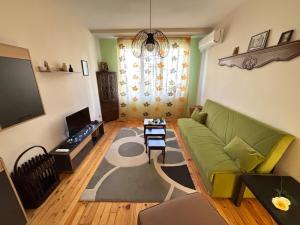 просторен и уютен двустаен в Долен Лозенец - кварталът на артистите