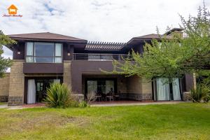 Savannah House, 5br Villa located in Ol Pejeta Wildlife Conservancy