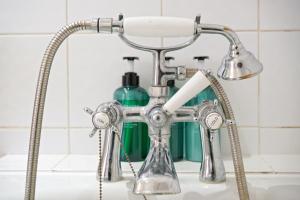 Charming House short Walk to Richmond Station Long Stay