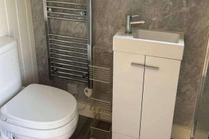 Luxury Shepherds Hutin a countryside setting