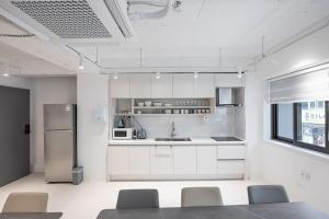 2F 4bathrooms, 9Beds, 7-16 Persons Team