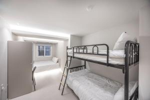 2F 4bathrooms, 9Beds, 7-16 Persons Team