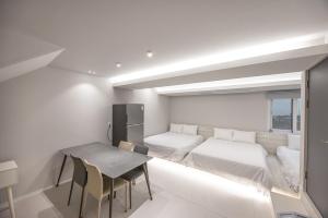 2F 4bathrooms, 9Beds, 7-16 Persons Team