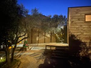 Appartements La Tiny House des Oliviers et son jacuzzi : photos des chambres
