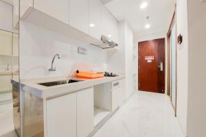 Homey and Restful Studio Room at Sky House BSD Apartment By Travelio