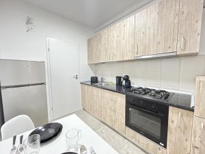 Modern Studio - Near Plaza Mall with Balcony