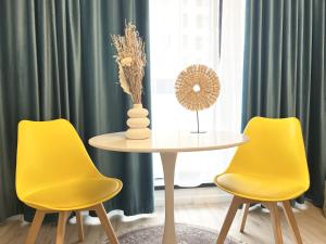 Modern Studio - Near Plaza Mall with Balcony