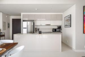 Luxury Penthouse Retreat - Private Beach, Breathtaking Palm and Marina Views