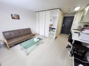 3-2501 #5min Gangnam St# livingroom #sofa #metro line no2