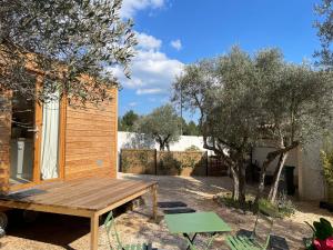 Appartements La Tiny House des Oliviers et son jacuzzi : photos des chambres