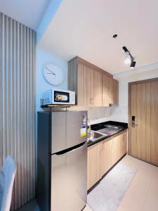 Cozy Suite Pool View in Shore 2 Residences near SM MOA