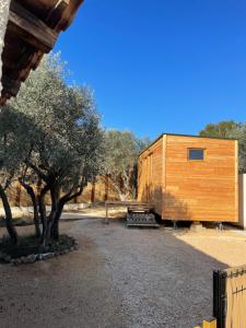Appartements La Tiny House des Oliviers et son jacuzzi : photos des chambres