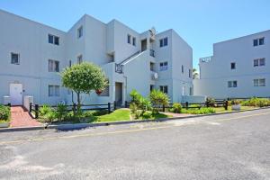 Luxury Coastal Retreat