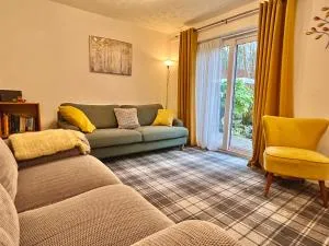 Cheerful 2 Bedroom Home with Off-road parking - 诺斯利