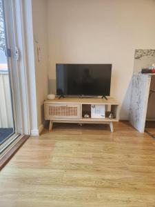 Cosy Studio with valley views