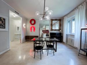 Isola Trendy Retreat - Large Flat, Milan